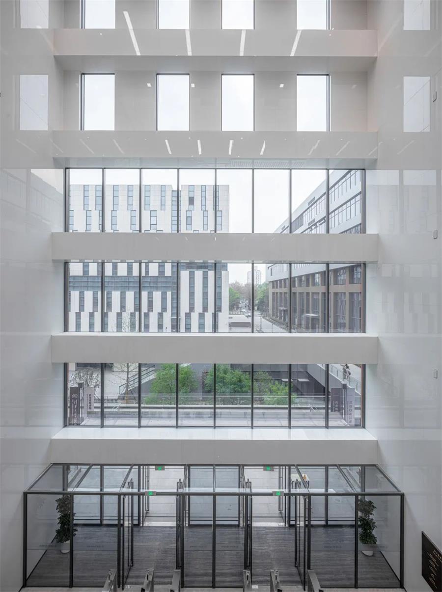 鸿运国际 - 鸿运国际捐赠清华大学经管新楼完工｜献礼清华大学110周年校庆