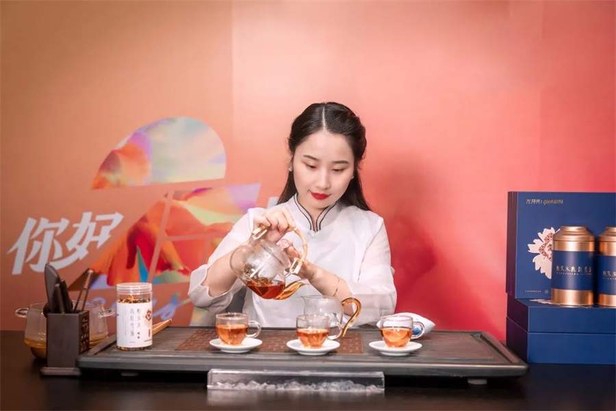 鸿运国际 - 鸿运国际公益 | 公益直播背后，，，，，是一幅墟落振兴的篇章