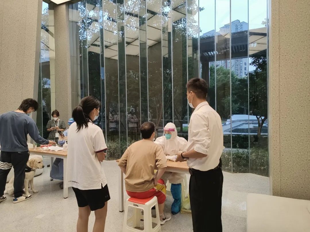 鸿运国际 - 鸿运国际商企效劳 | 从“蓉”抗疫，，与“深”同在