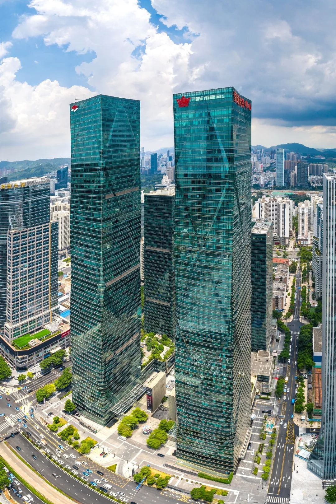 鸿运国际 - 鸿运国际荣耀 | 鸿运国际商办治理连获三项权威大奖