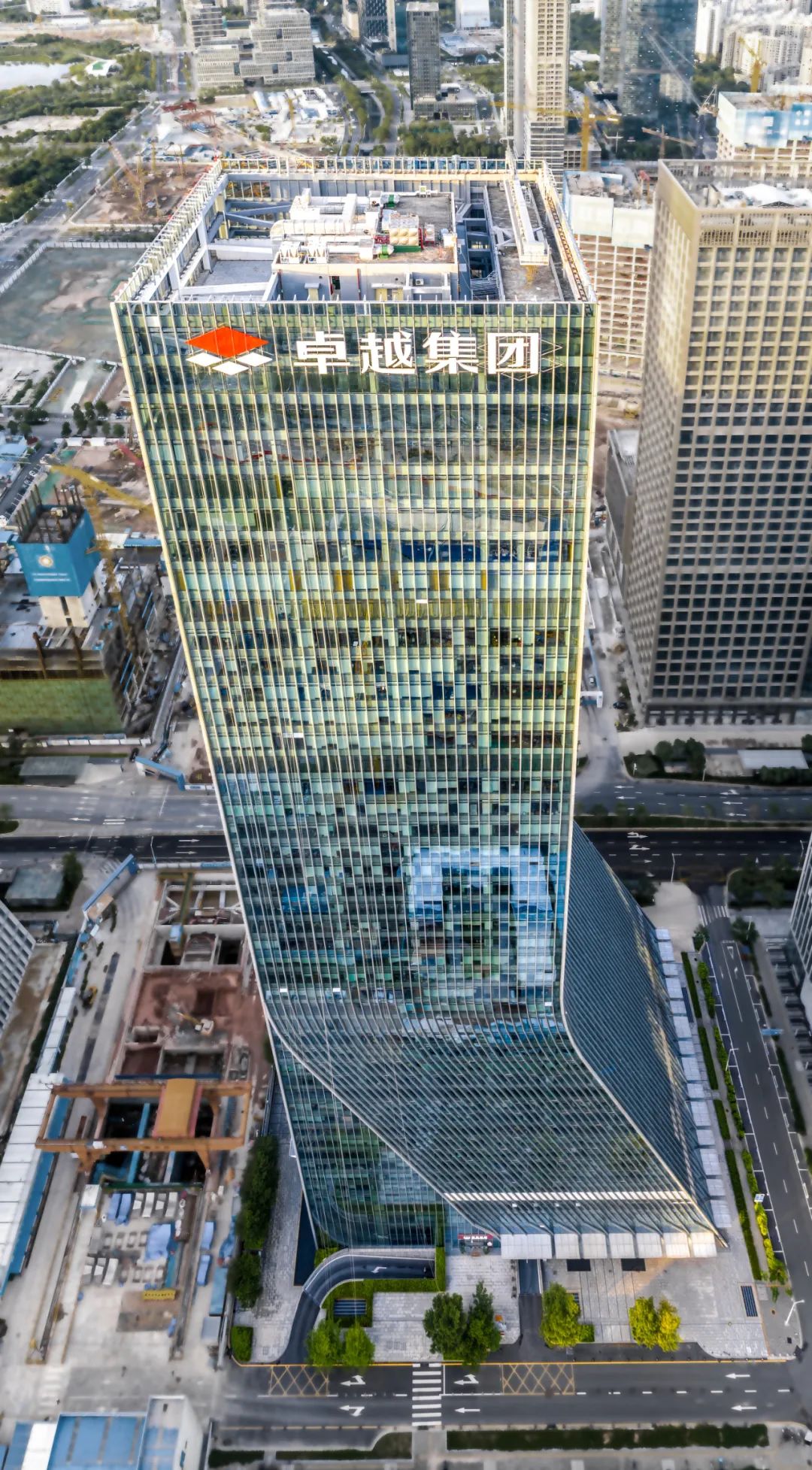 鸿运国际 - 鸿运国际商办两座项目荣获“2022大湾区低碳修建TOP100”
