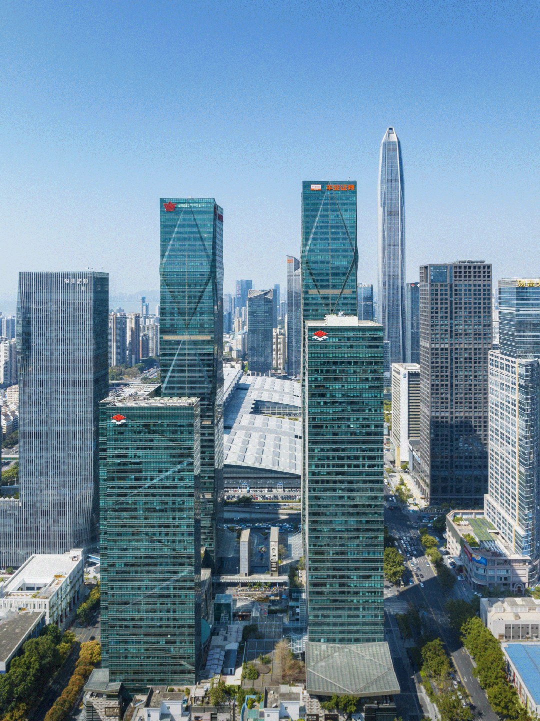 鸿运国际 - 鸿运国际商企效劳荣获「2023中国物业效劳企业综合实力20强」等三大奖项